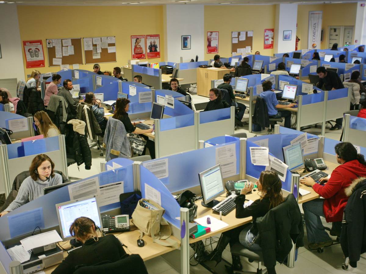 Poslodavci mogu da vam traže da radite za praznike: Jedan uslov moraju ipak da ispune, zaposlene čekaju duple dnevnice Poslodavci mogu da vam traže da radite za praznike: Jedan uslov moraju ipak da ispune, zaposlene čekaju duple dnevnice