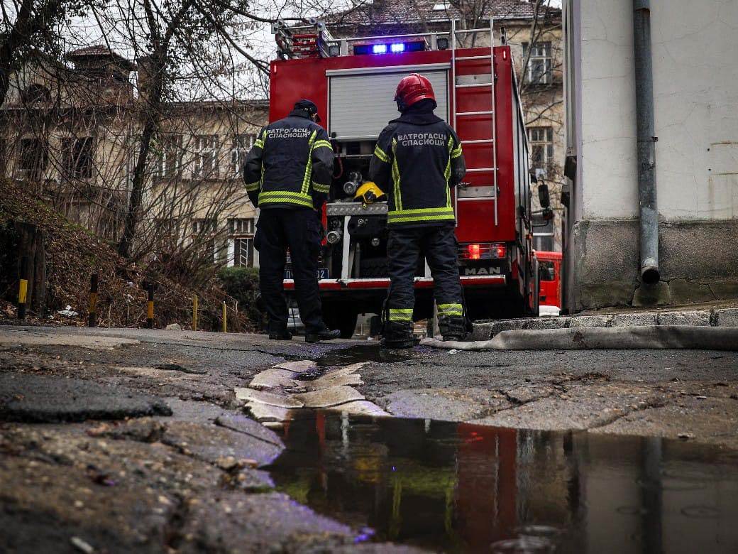 Izbio požar u blizini osnovne škole! Gust, crni dim se širi iznad Vinče