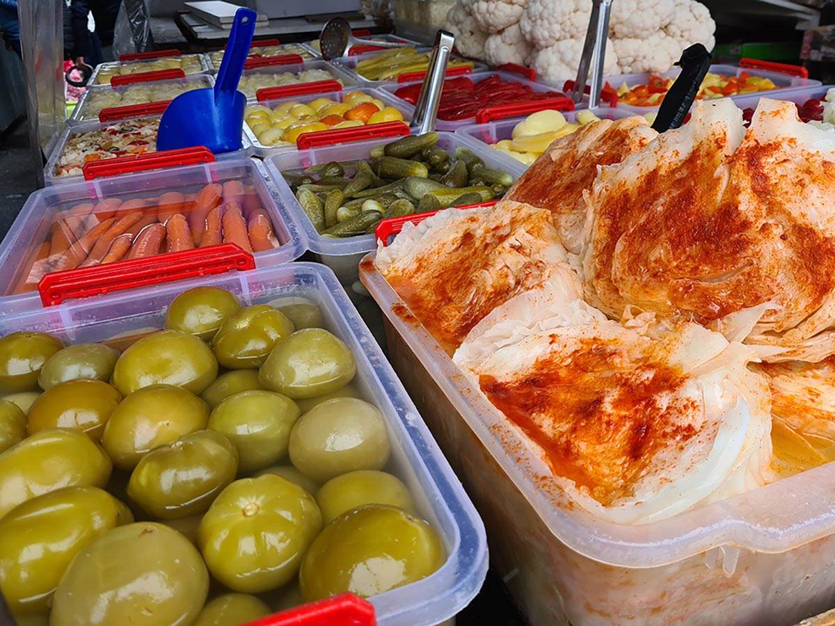 Zimnica postala pravi luksuz! Ajvar i kiseli kupus samo za dublji džep: "Cene mogu da budu samo još veće" Zimnica postala pravi luksuz! Ajvar i kiseli kupus samo za dublji džep: "Cene mogu da budu samo još veće"