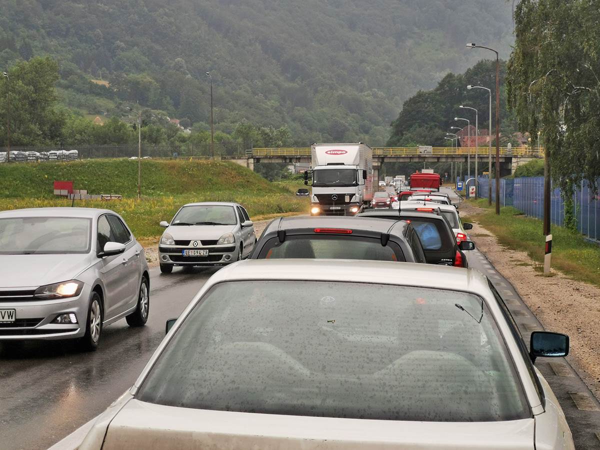 Gužva na putevima u Srbiji | Mondo