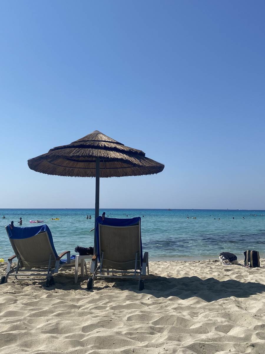 Ležaljka na plaži u Atini košta i do 20 evra | Mondo