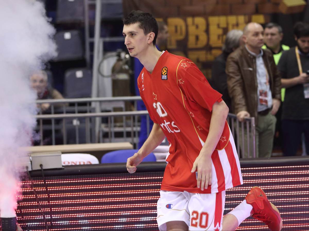 Peter Rakocevic Petar Rakićević koš sa pola terena za pobedu Vojvodine | Mondo