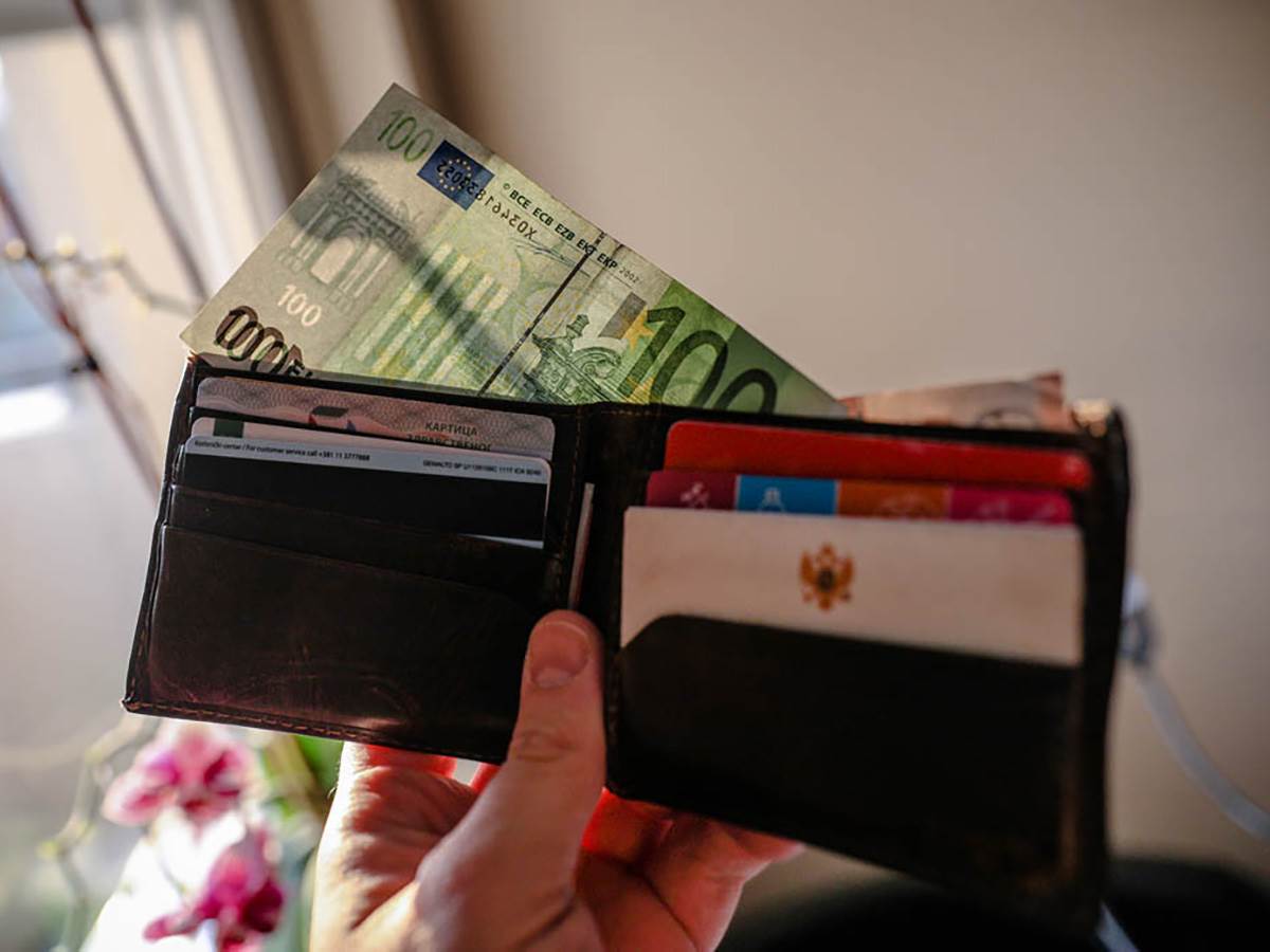 Ovo je kurs evra za 16. januar: Menjačnice po ovim vrednostima prodaju valute Ovo je kurs evra za 16. januar: Menjačnice po ovim vrednostima prodaju valute