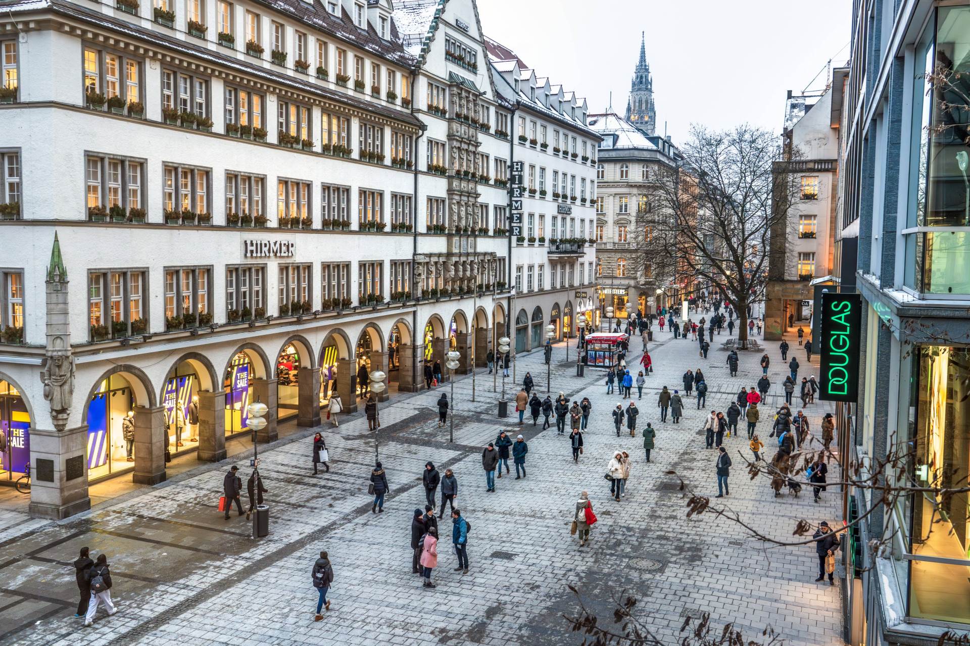Moćna evropska zemlja na kolenima: Eksplodirala kriza sa nekretninama, 300 njih se prijavi za jedan stan Moćna evropska zemlja na kolenima: Eksplodirala kriza sa nekretninama, 300 njih se prijavi za jedan stan