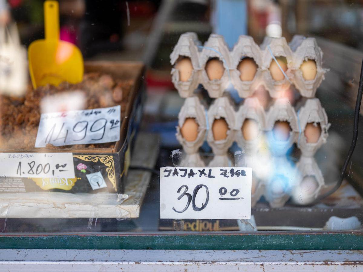 Koliko koštaju jaja na pijacama i marketima pred Uskrs: Cene rastu, Srbi našli način da uštede Koliko koštaju jaja na pijacama i marketima pred Uskrs: Cene rastu, Srbi našli način da uštede