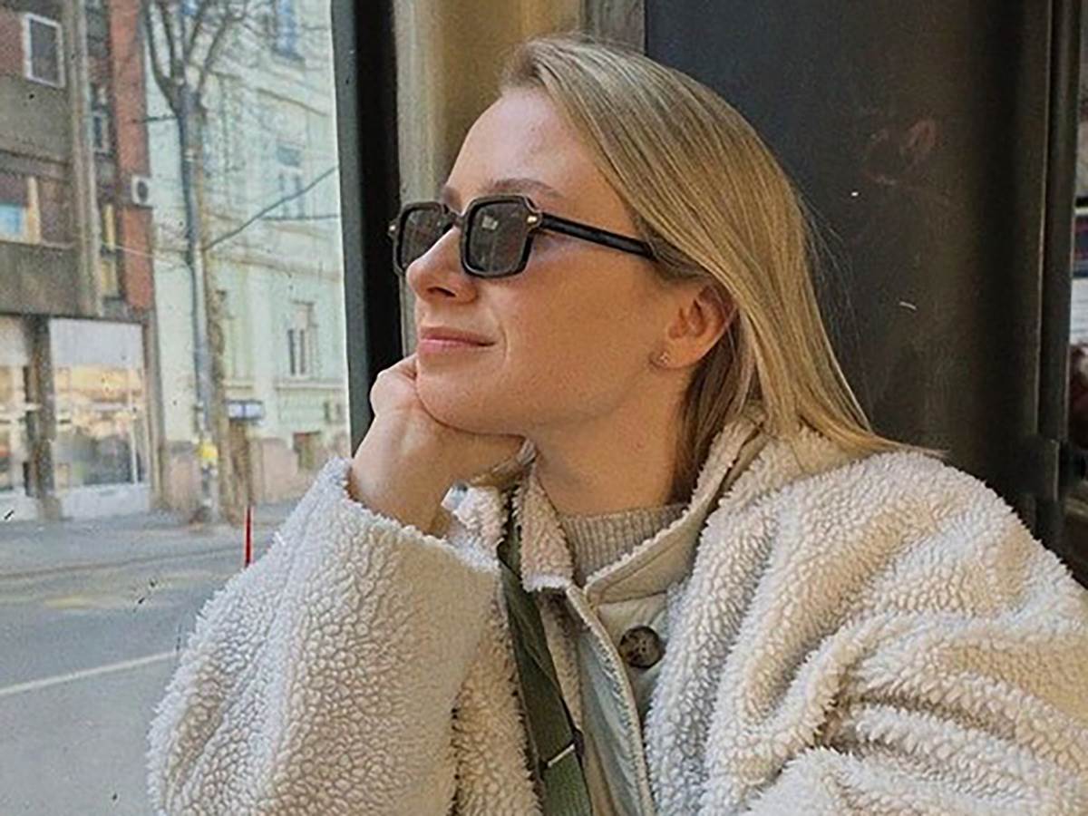 Ruskinja Aljona ljuta na kafić u Novom Sadu | Mondo