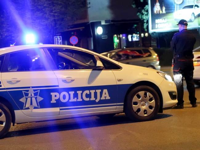 Imao čitav arsenal oružja: Policija u Beranama pronašla po 6 pištolja i pušaka i 716 komada municije