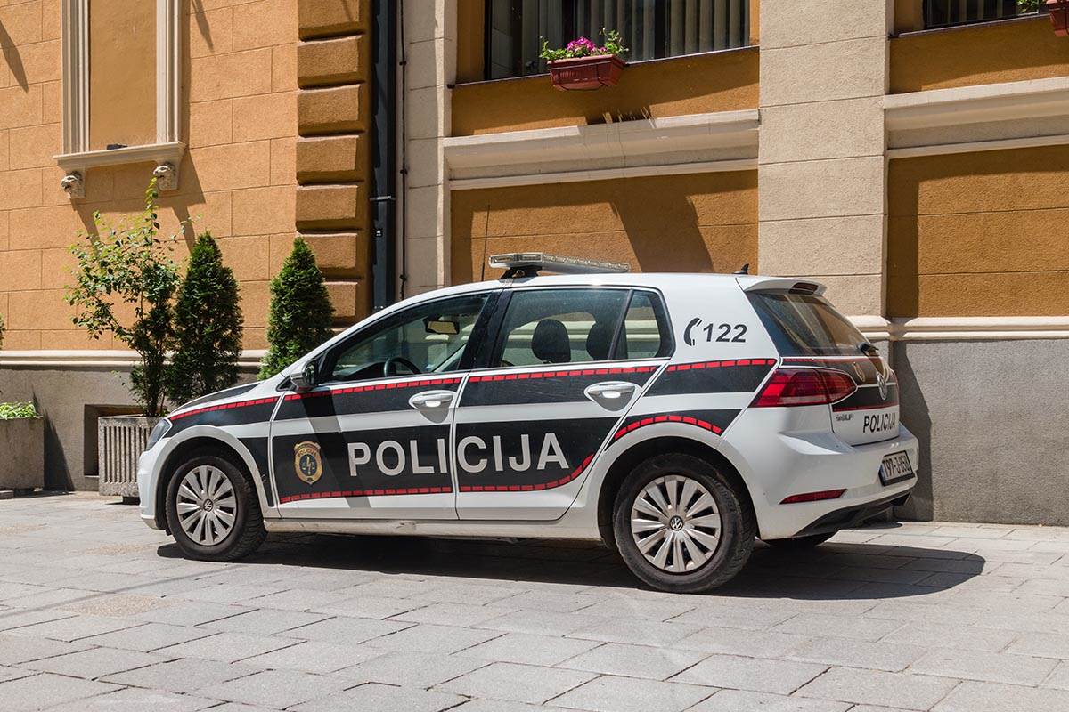 Brutalno ubio vršnjaka (24), pa ga izrezao na komade! Stravičan zločin u Visokom, policija zatekla užasnu scenu