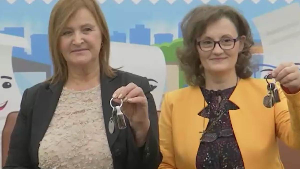 Penzionerka i profesorka engleskog dobile stanove u Beogradu: Igrale nagradnu igru: "Vrištali smo od sreće" Penzionerka i profesorka engleskog dobile stanove u Beogradu: Igrale nagradnu igru: "Vrištali smo od sreće"