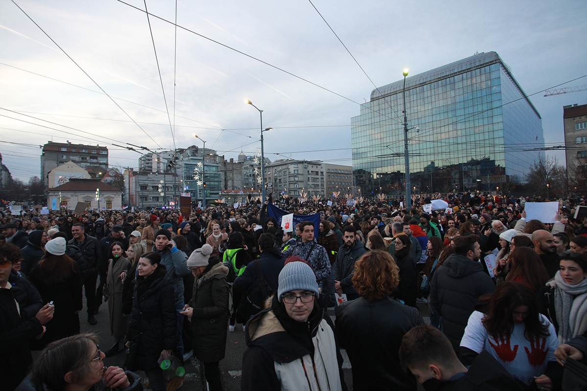 Protest studenata u Beogradu: Okupljaju se u Pionirskom parku