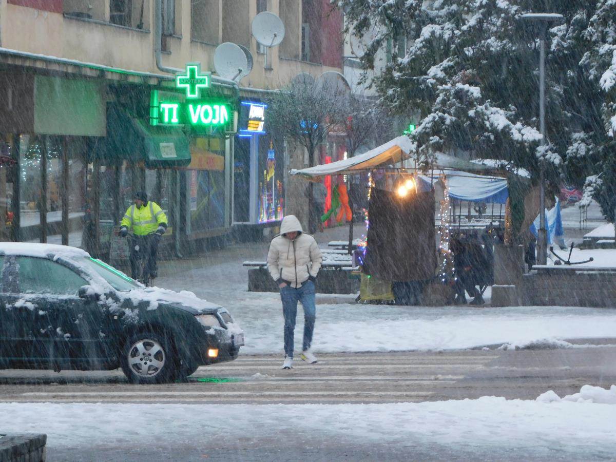 Snežni udar u Srbiji! Upozorenje RHMZ, sneg neće prestati da pada u ovom delu zemlje