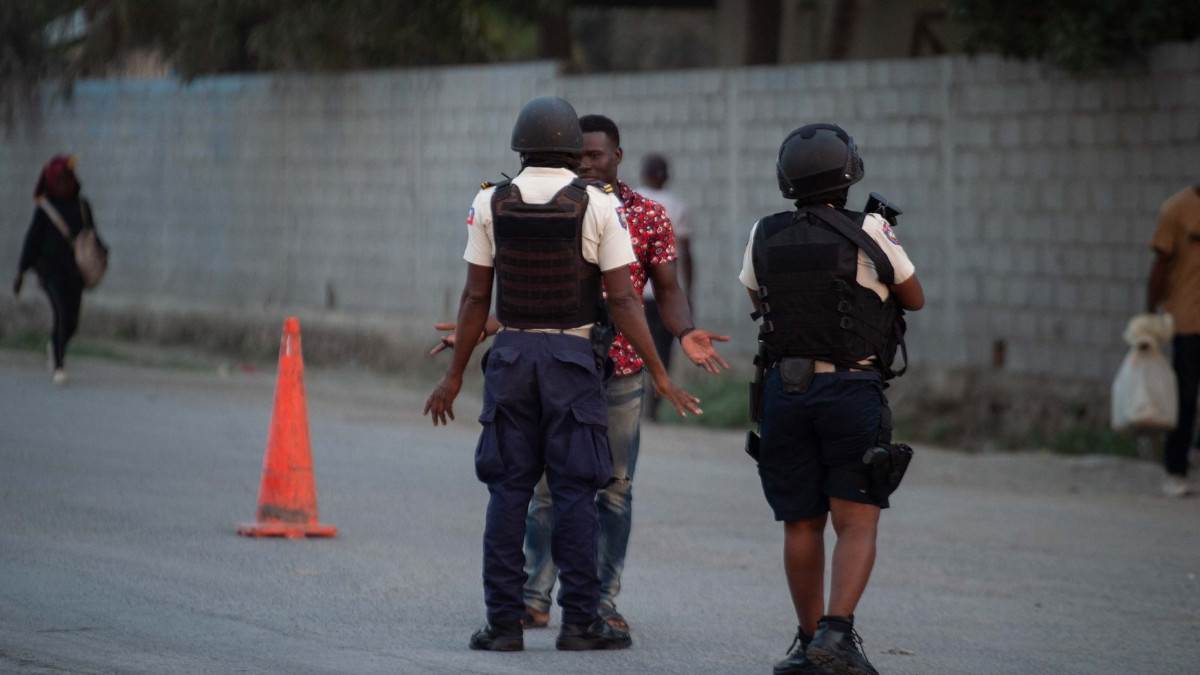 Novinar i policajac ubijeni na Haitiju! Naoružani muškarci otvorili vatru na grupu, nastao opšti haos