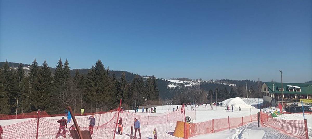 Cena ski-pasa 1.500 dinara na ovoj planini u Srbiji: Turisti pohrlili, moći će da se skija i noću pod reflektorima