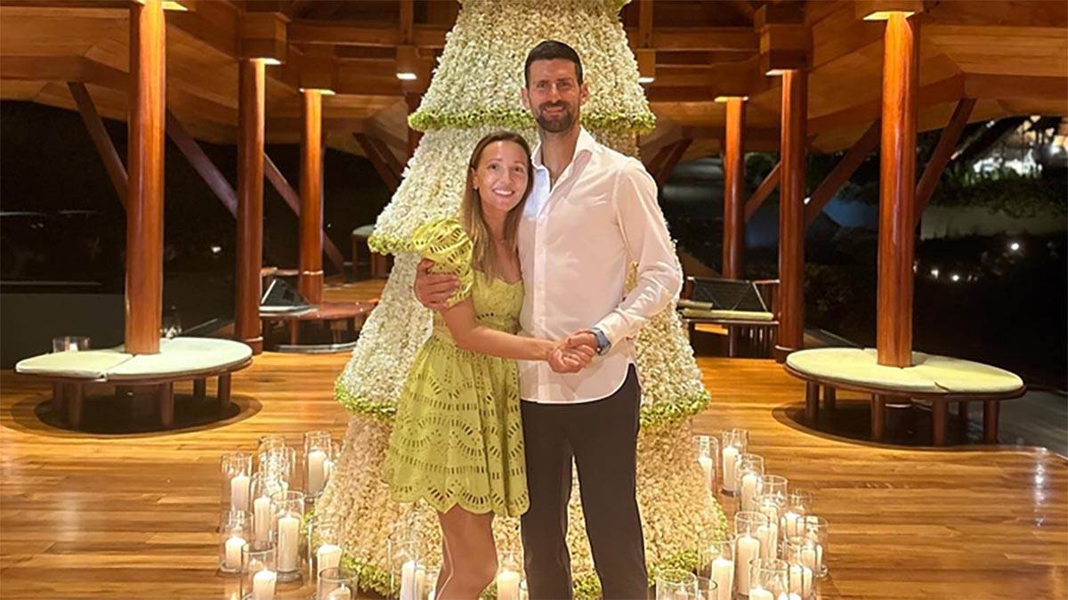 Novak i Jelena se javili i poslali Srbiji poruku za Božić: Sa Stefanom i Tarom su daleko od domovine