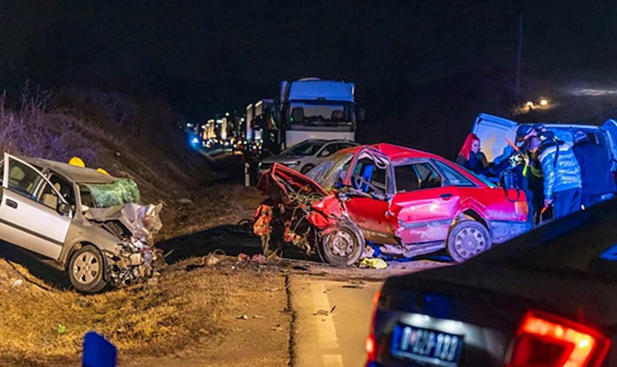 3 osobe stradale na mestu! Strašne slike nesreće na putu Zaječar - Paraćin, vozila uništena (Foto)