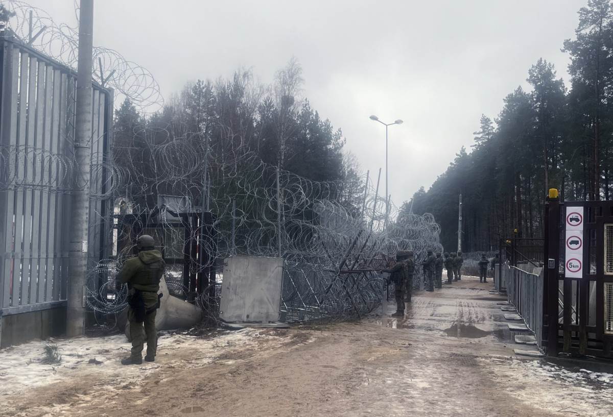 Protivtenkovski rovovi, bodljikava žica i dronovi! U srcu EU se sprema odbrana od Rusije - Istočni zid (Foto)