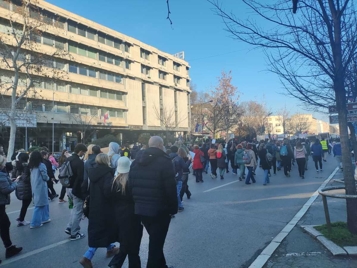 Blokirana sva tri mosta u Novom Sadu: Obustava saobraćaja na Mostu slobode trajaće 24 sata