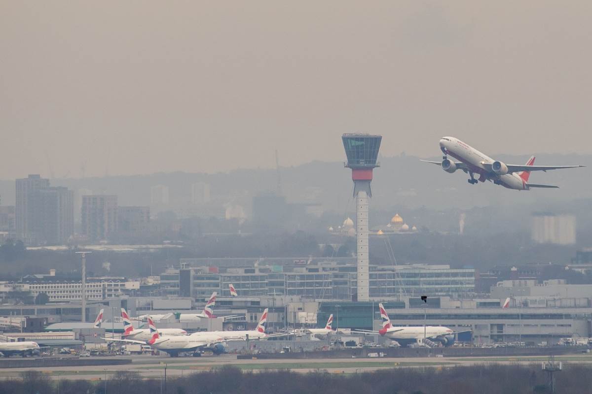 Putnicima pripala muka nakon poletanja! Avion se hitno vratio na aerodrom, piloti se gušili