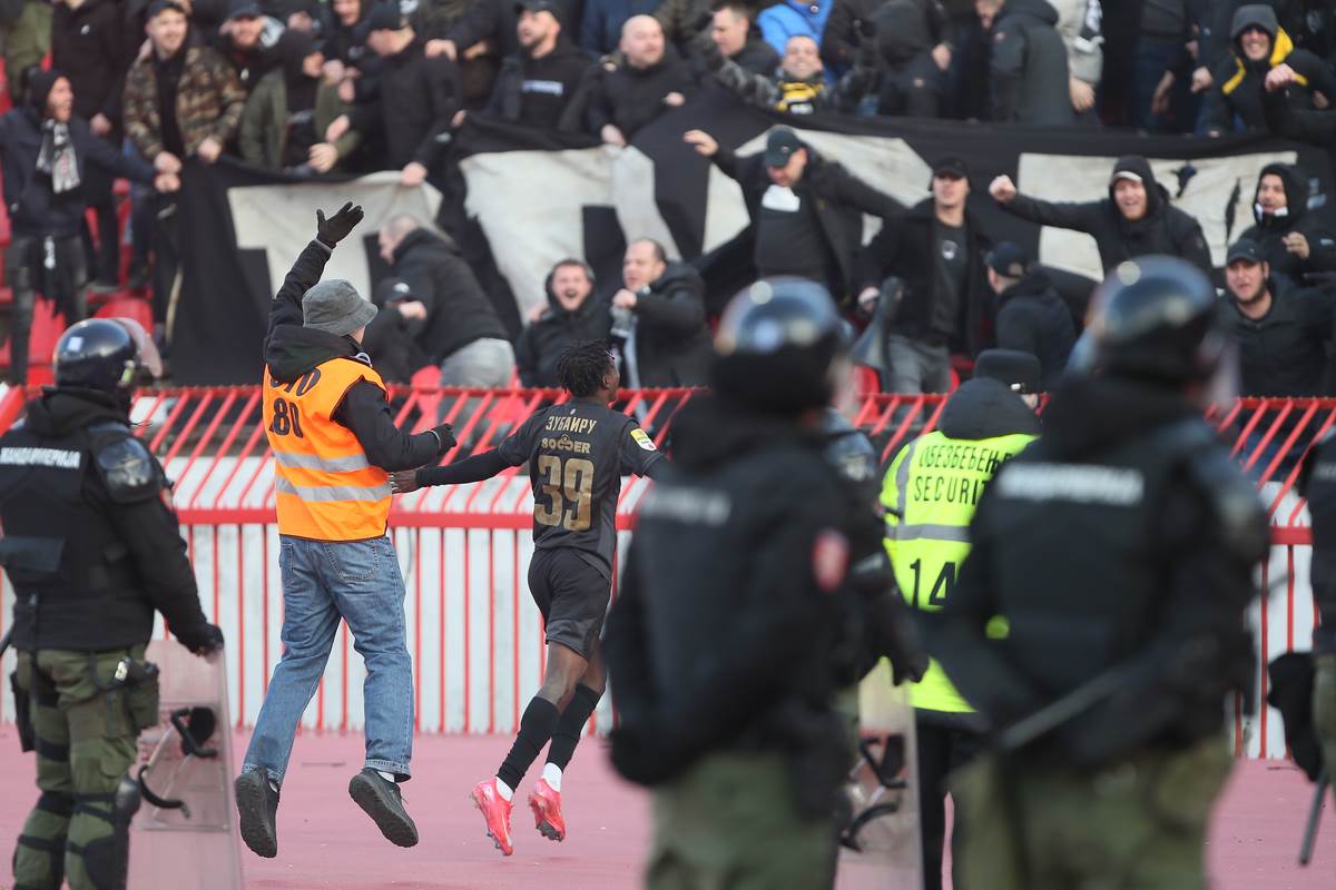 Navijači Partizana lomili stolice na Zvezdinom jugu: Pogledajte kako izgleda stadion posle derbija