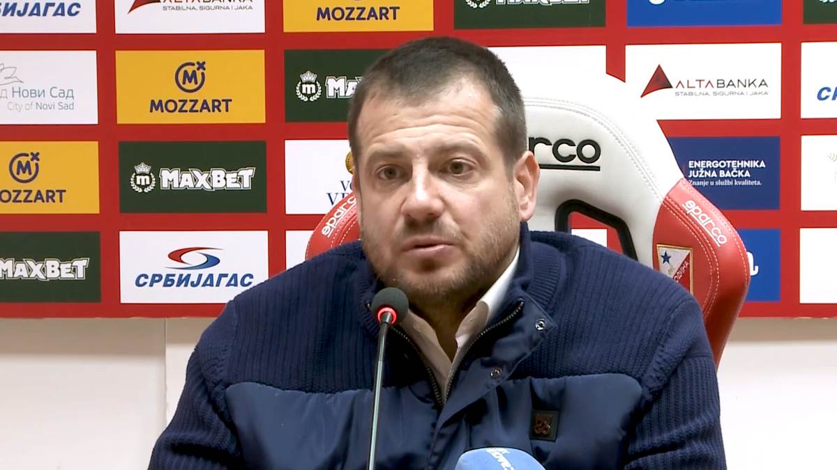 Lalatović odgovorio navijačima koji ga teraju iz Vojvodine: "Vruća mi je glava, pričaćemo svi u klubu"