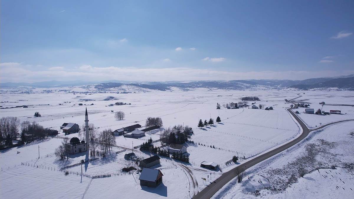 U srpskom Sibiru temperature idu i do minus 42: Đaci iz sela na Pešteru svaki dan putuju po 10km do škole