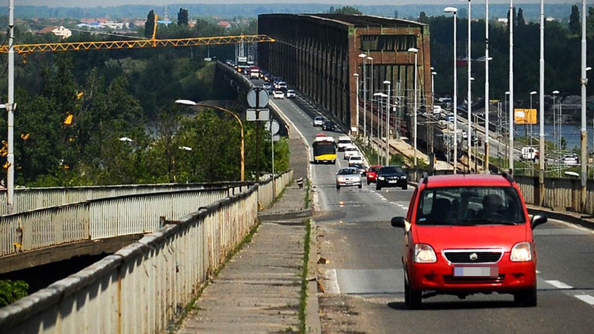 Evo kada će početi sanacija Pančevačkog mosta: Svakodnevno se tuda preveze 100.000 ljudi