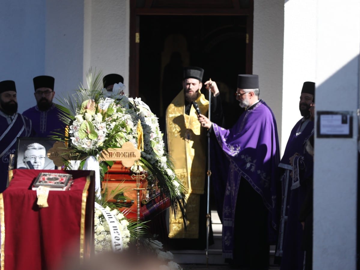 "Da nije bio dobar čovek, ne bi bilo ovoliko vas": Potresan govor na sahrani Saše Popovića