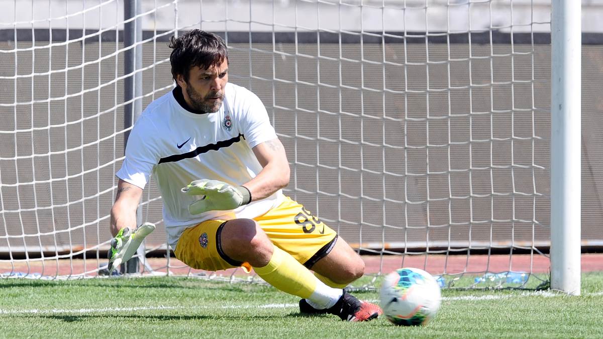 Vladimir Stojković opet brani u Srbiji: Igraće Superligu u 43. godini ...