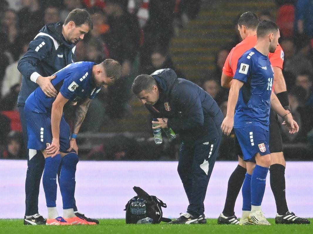 Cảnh tượng đáng sợ ở trận Anh - Serbia khiến nhà đài không dám phát lại 3 Veljko Paunović: Ivan Ilić teško povređen | Mondo