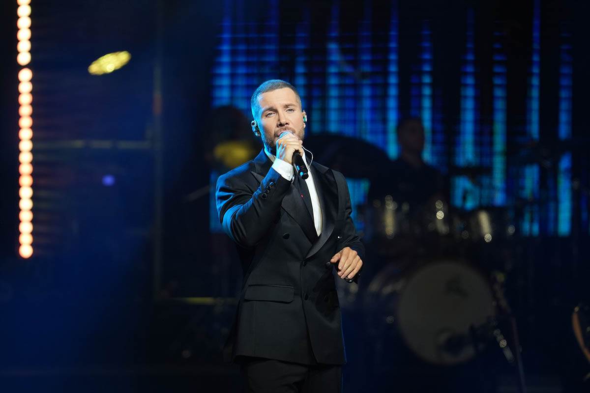 Saša Kovačević u zagrljaju bivše devojke nakon koncerta | Mondo