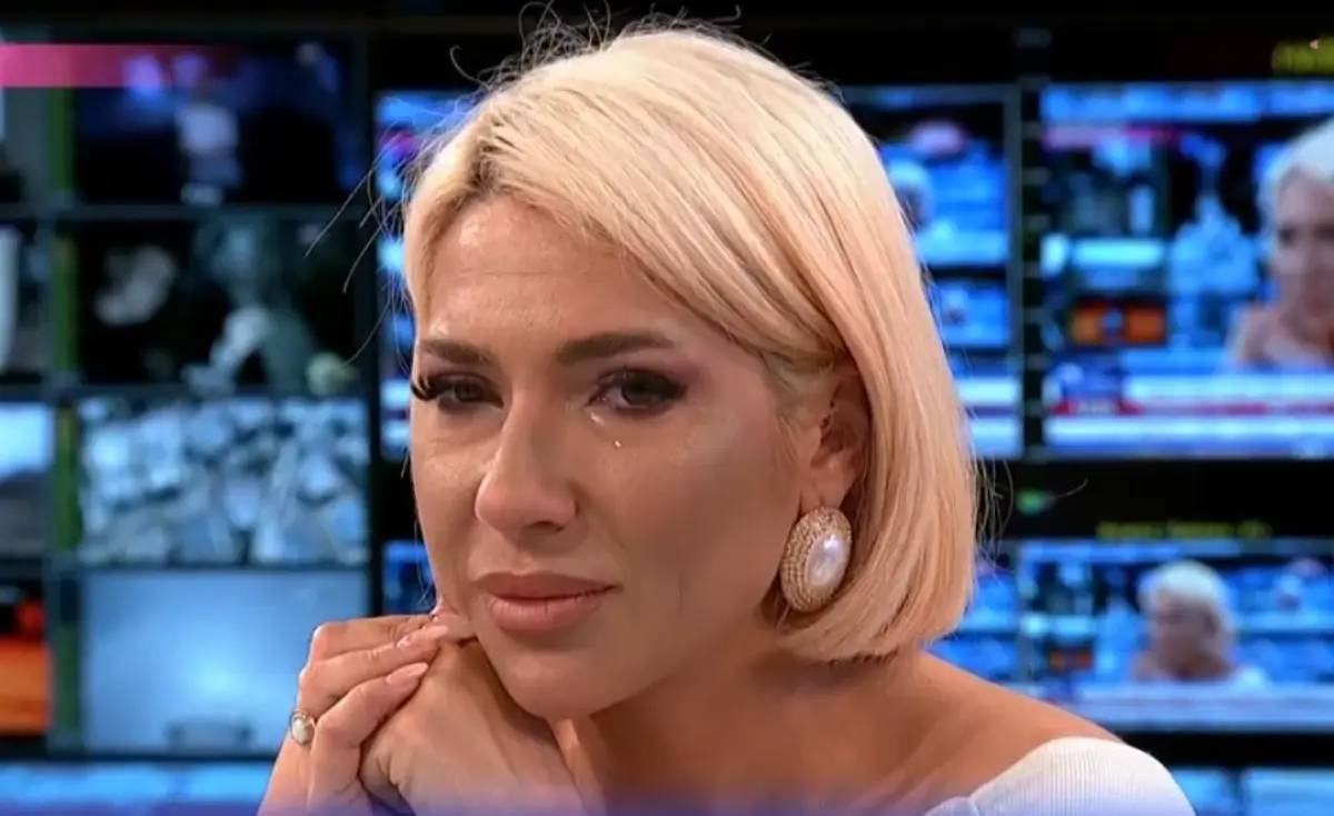 Jovanu Jeremić ucenjivali fotkama na kojima je gola i tražili 20000 e