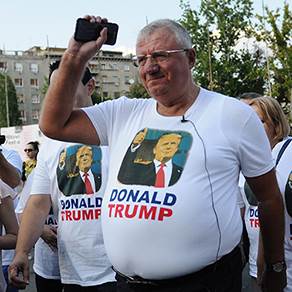 protest-seselj-tramp-mondo-stefan-stojanovic-poster-01.jpg