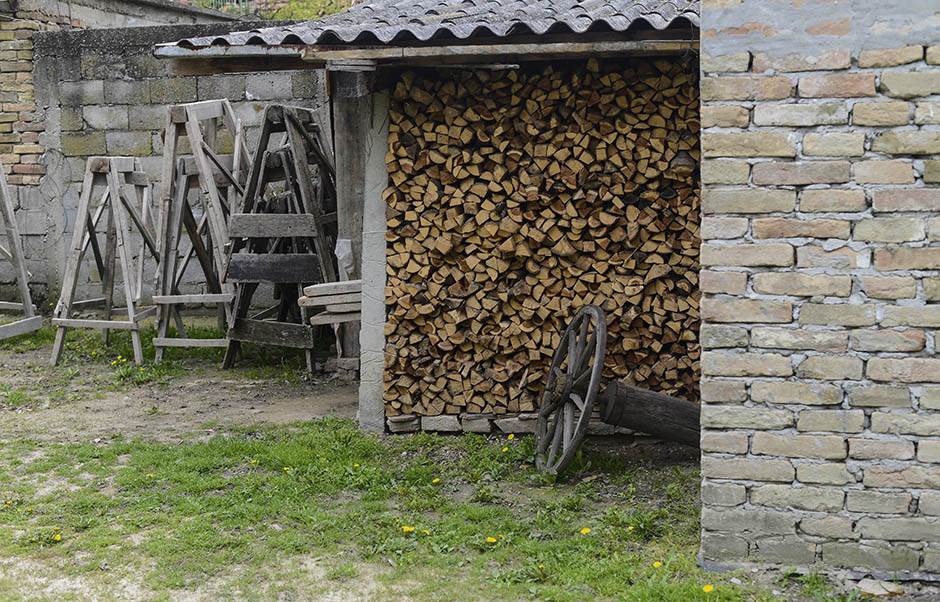 Metar drva za ovu grupu građana biće samo 2.900 rsd: Ko će ogrev dobiti besplatno, a ko sa velikim popustom