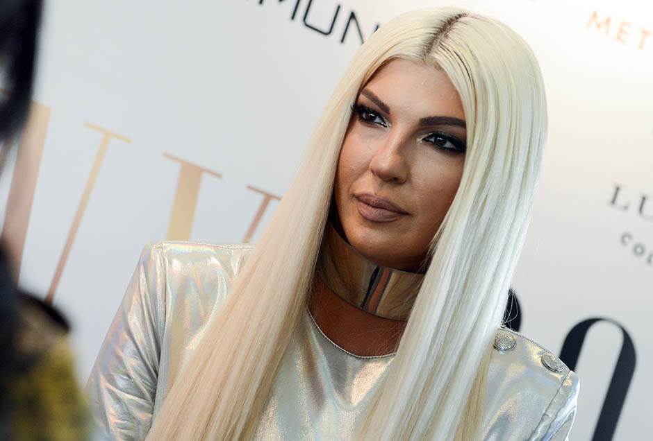 Jelena Karleuša Gole Slike Oglasila Se Jelena Karleuša Mondo 