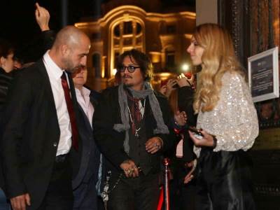 "Džoni Dep je precenjen, Kevin Spejsi glup ko točak, a on se*onja": Glumac iz hita "Succession" urnisao kolege