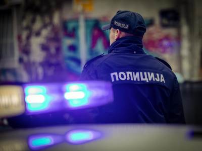 Devojka  u Prokuplju uletela bosa u radnju i tražila od radnice da zove policiju: Usledilo hapšenje u Crnoj Gori