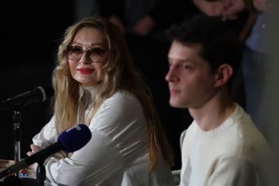 Sin Danice Maksimović zaprosio njenu tri decenije stariju koleginicu: Evo o kojoj fatalnoj glumici je reč