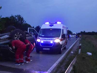 Horor na Ostružničkom mostu: Kamiondžija gledao u telefon pa se zakucao auto ispred?!