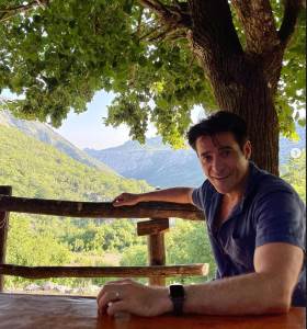 Vanbračna ćerka Gorana Višnjića postala mis: Zbog tatine afere izbio skandal, ona sad proglašena za kraljicu Hrvatske