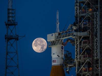 "Ljudi će živeti i raditi na Mesecu do kraja ove decenije": Neverovatne prognoze lidera svemirske industrije 