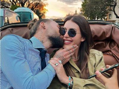 Nemanja Gudelj objavio prvu sliku iz porodilišta: Beba stigla dan ankon godišnjice braka (Foto)