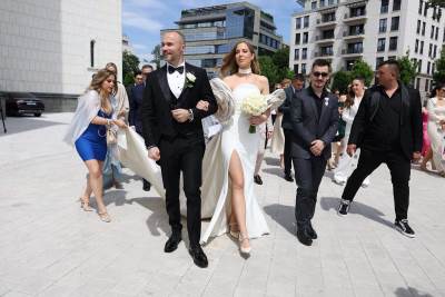 Ko je žena Ace Sofronijevića? Sprema doktorske studije, a harmonikaš je zbog drugarice startovao na parkingu (Foto)