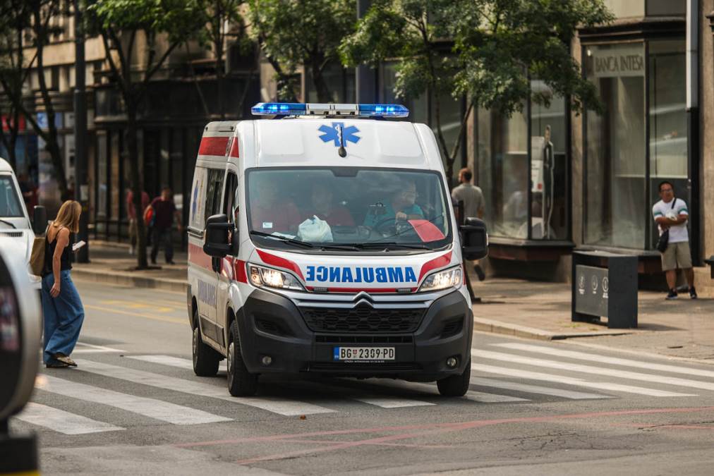 Drama kod Surčina: Vozač "poršea" izazvao jeziv udes i pobegao sa lica mesta, drugom učesniku smrskana lobanja