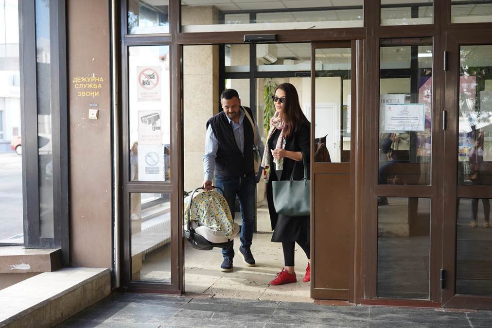 Ove poznate Srpkinje su postale mame u 5. deceniji: Na spisku pevačice, voditeljke i glumice