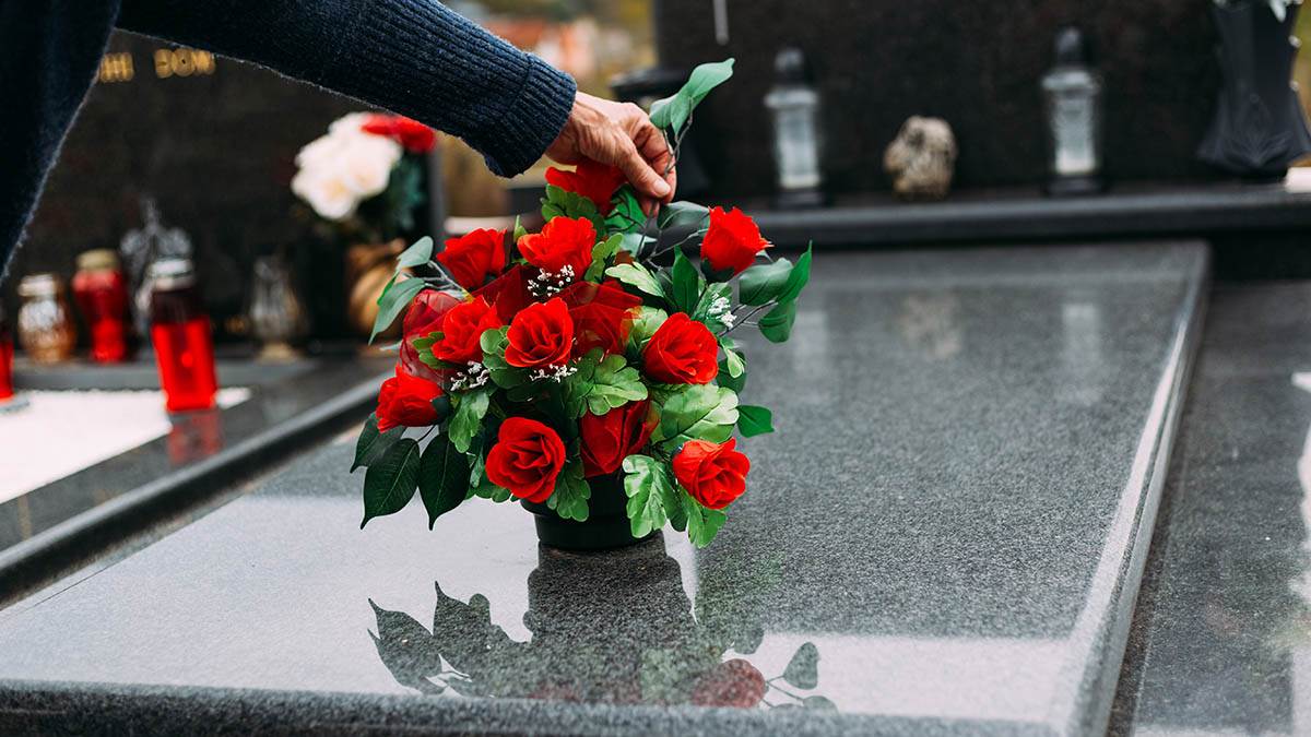 "1.350 dinara je korišćenje kapele, a iskop rake 11.300 dinara": Drastično rastu cene usluga na groblju