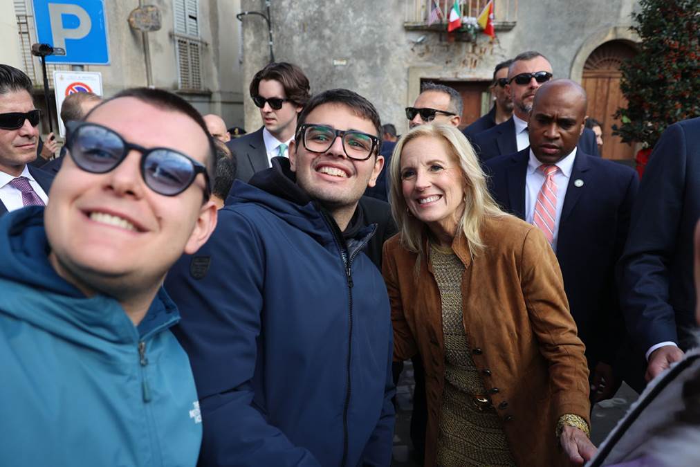 Drama na aerodromu u Filadelfiji: Agent Tajne službe se slučajno upucao dok je čuvao Džil Bajden