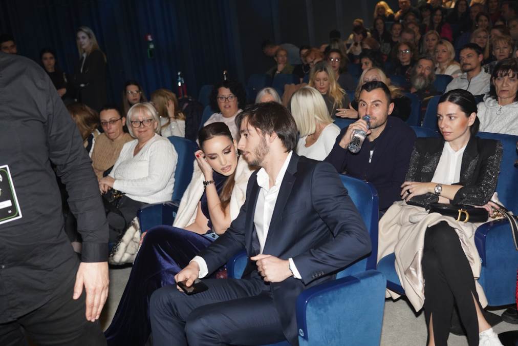 Melina nije zvala rođenog sina na svadbu? Isplivao snimak s jahte milionera, od njega ni traga ni glasa (Video)