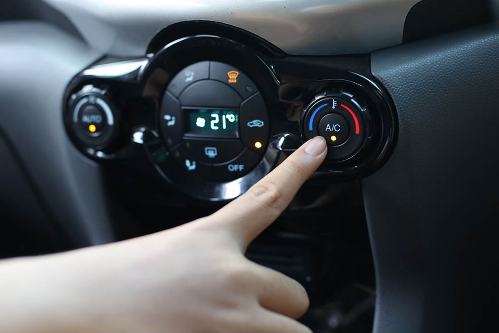 Vozači masovno koriste ovo dugme tokom paklenih vrućina: Auto se hladi mnogo brže nego kada se uključi klima