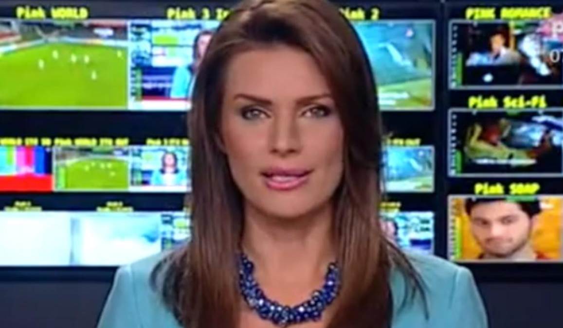 Skinula se srpska voditeljka: Maja Manojlović usijala mreže u crvenom bikiniju (Foto)