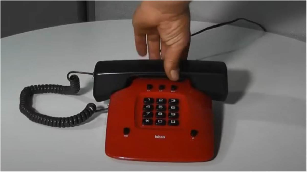 Nema aplikacija, društvenih mreža niti onlajn sadržaja: Sve više roditelja deci kupuje ovaj fiksni telefon 